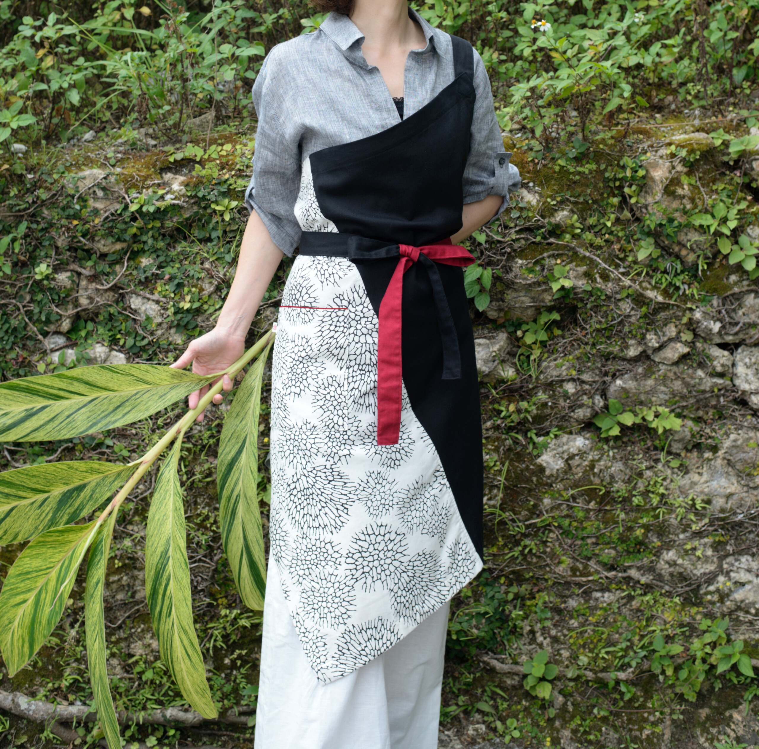 oneshoulderapron_km_bk