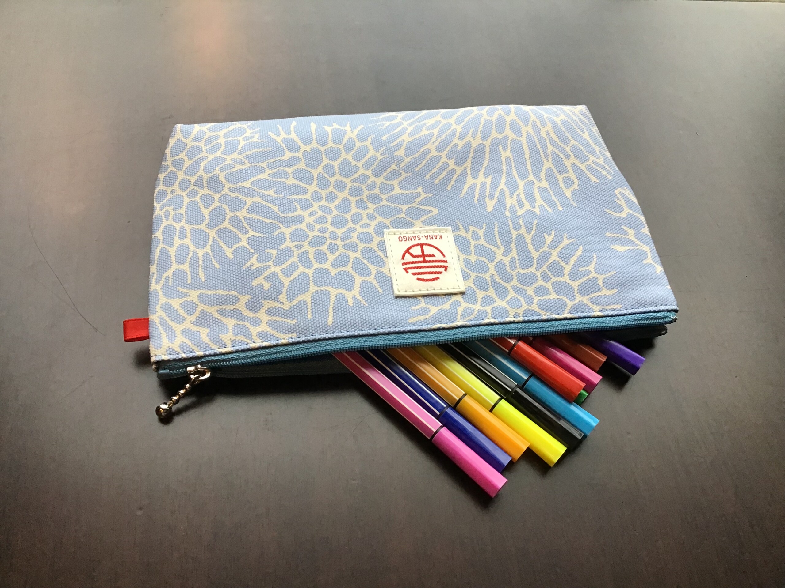 pouch_km_ax