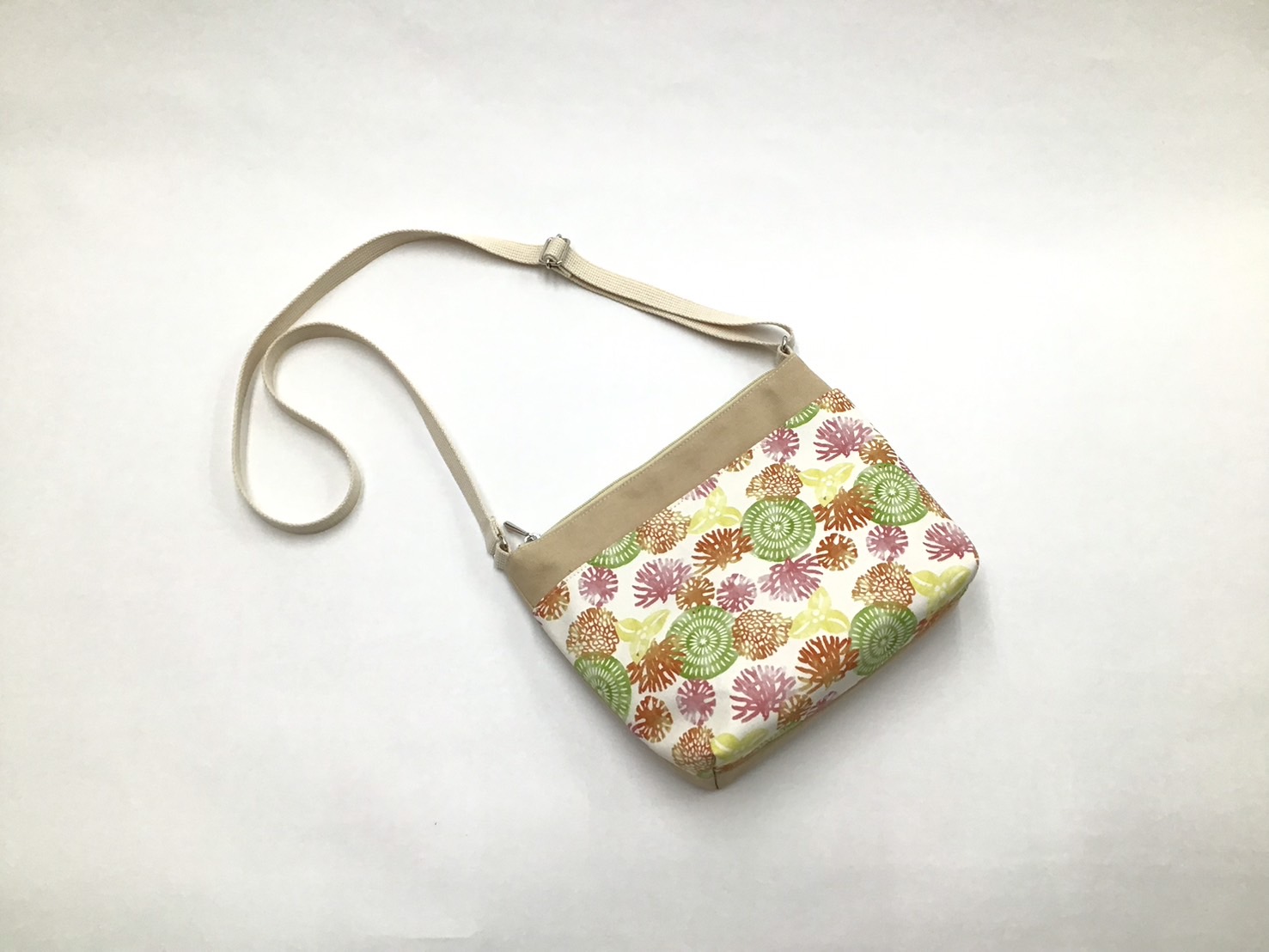 shoulderbag_kh_wh