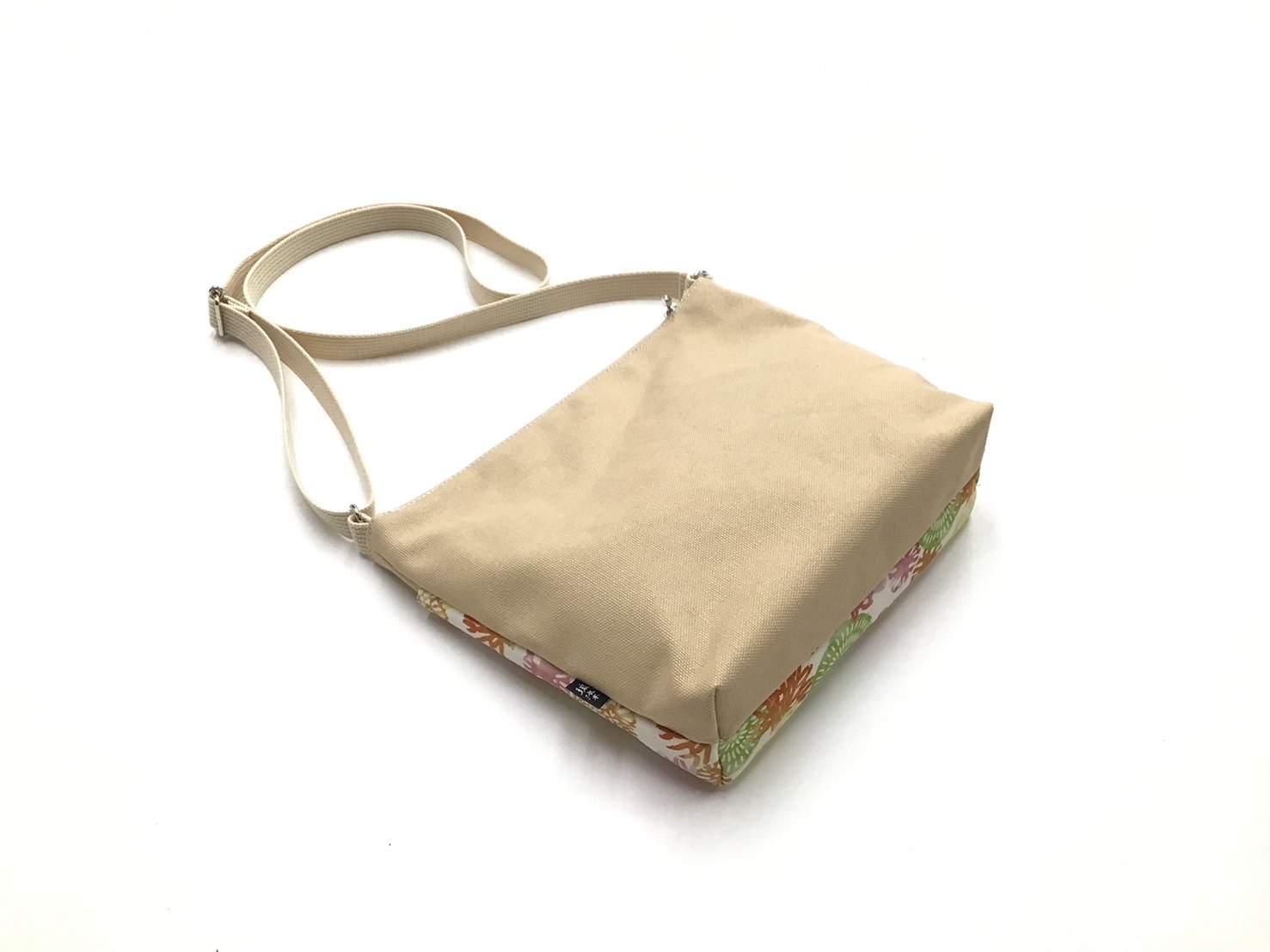 shoulderbag_kh_wh