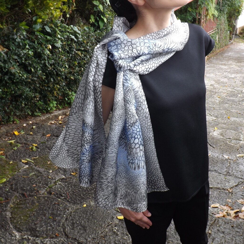 largesilkscarf_co_bk