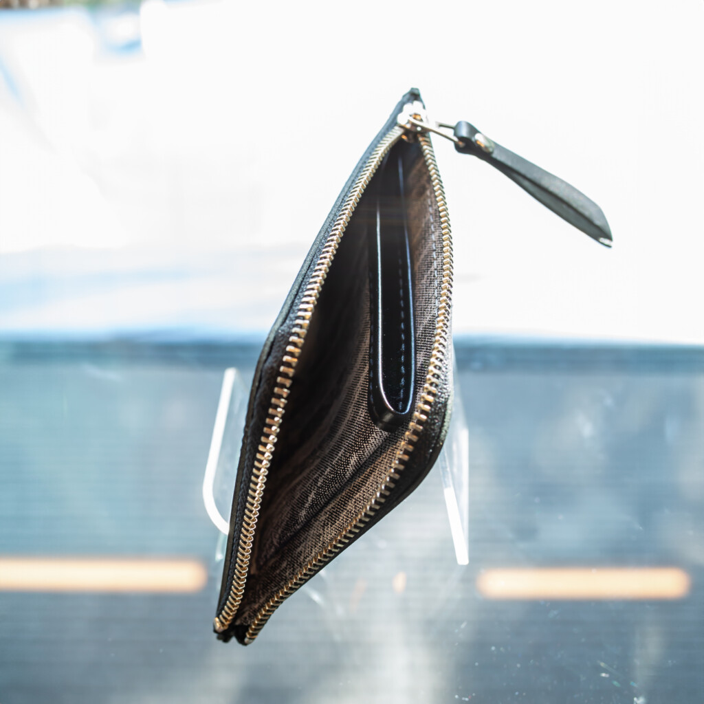 glass_wallet_bk