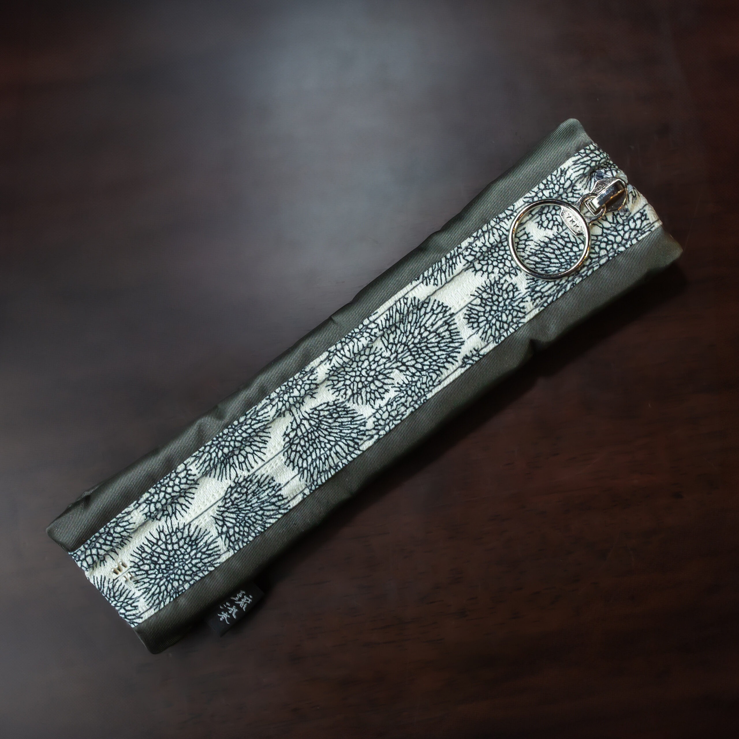 KANA-SANGO サンゴファスナーペンケース SV(ファスナーBK)