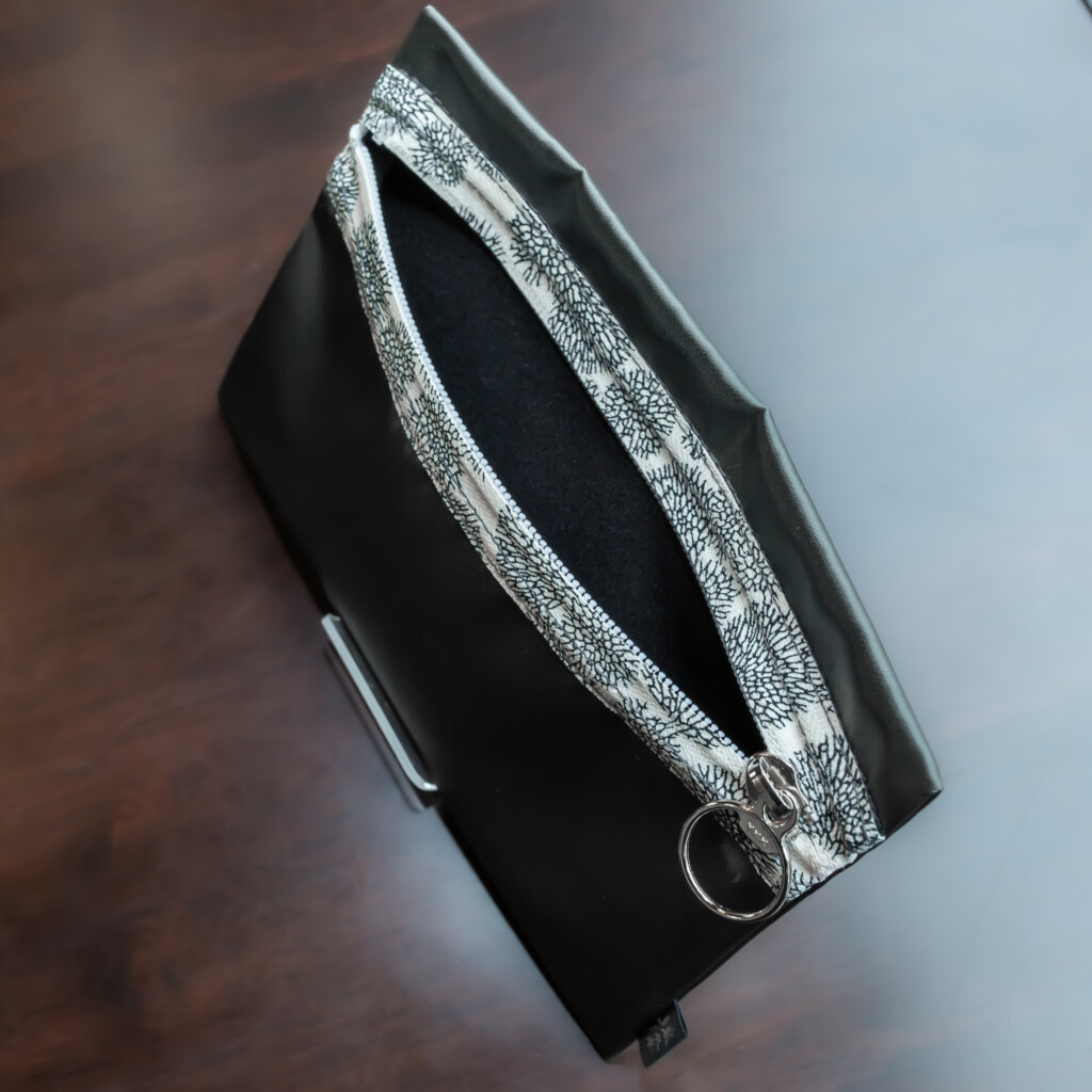 sango_zip_pouch_bk_bk