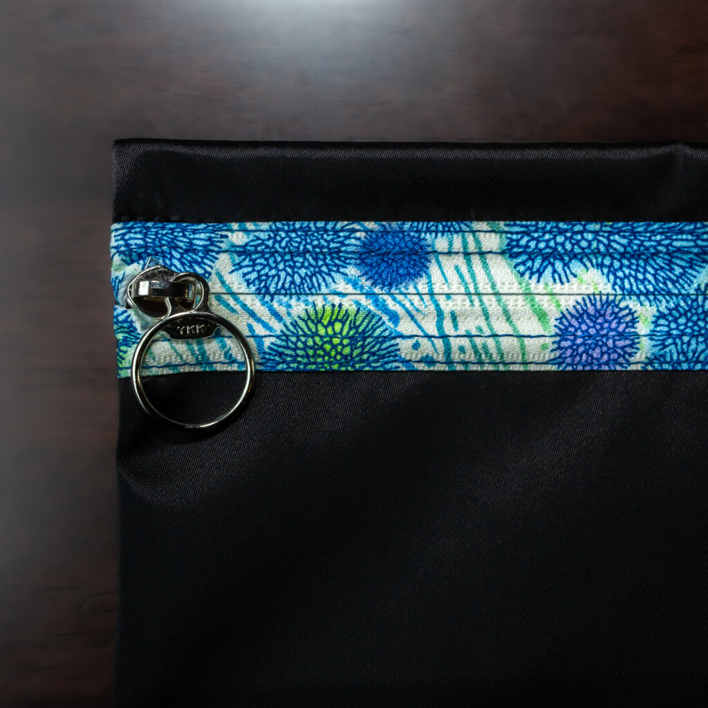 sango_zip_pouch_bk_bl