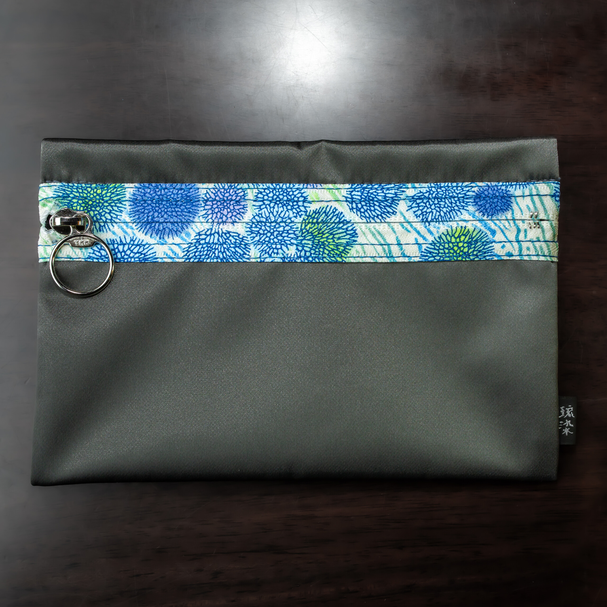 KANA-SANGO サンゴファスナーポーチ SV（ファスナーBL）